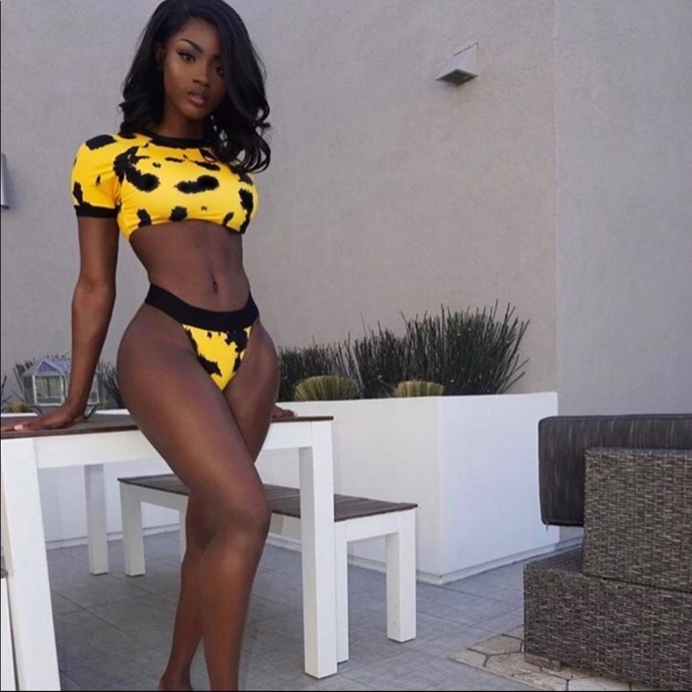 Brand New Size Medium 2 piece Bikini